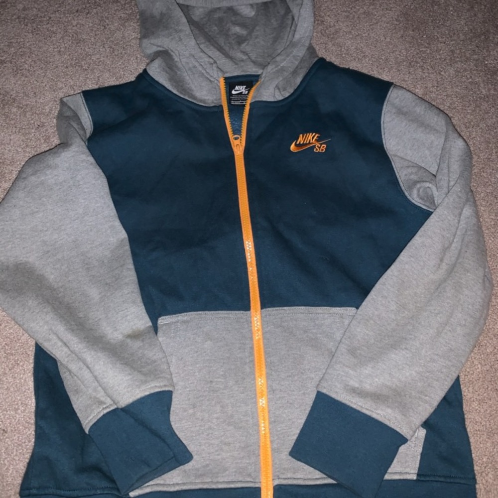 Nike SB jacket// size XL (youth)